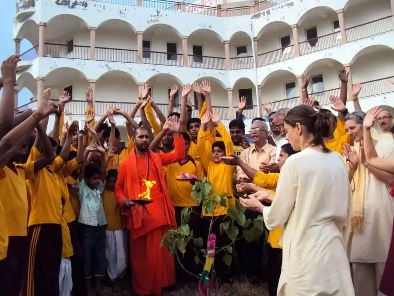 peace-prayer-in-jadan-ashram bodyImage